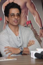 Sonu Sood Flaunts His Abs On The Cover Of A Health Magazine on 3rd May 2017 (27)_590acbd5186b4.JPG