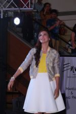 Gauhar Khan Showstopper For Spring Summer Collection on 8th May 2017 (12)_5912b2e6a357f.JPG