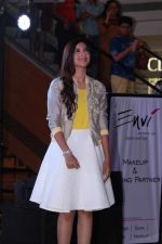 Gauhar Khan Showstopper For Spring Summer Collection on 8th May 2017 (13)_5912b2e8d9704.JPG
