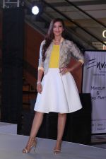 Gauhar Khan Showstopper For Spring Summer Collection on 8th May 2017 (24)_5912b300587df.JPG