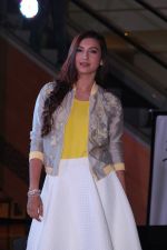 Gauhar Khan Showstopper For Spring Summer Collection on 8th May 2017 (37)_5912b3204eed4.JPG