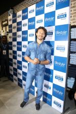 Tiger Shroff at the Launch Of Lifestyle New Store on 18th May 2017 (39)_591e89ae0f959.JPG