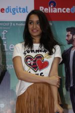 Shraddha Kapoor Promotes Half Girlfriend at Reliance Digital Store on 20th May 2017 (15)_592124d10097f.JPG
