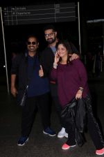 Siddharth Mahadevan With Family Spotted At Airport on 26th May 2017 (6)_59297836da5f6.JPG