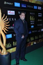 Salman Khan at The Press Conference Of The 18th Edition 2017 IIFA Festival New York on 1st June 2017 (20)_59317a2ed9a08.JPG