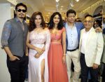 Neetu Chandra And Shahwar Ali with Libas Riyaz and Reshma Gangji at the Launch of  The 11th Store Of Libas Riyaz And Reshma Gangji on 9th June 2017 (2)_593a85678223d.jpg