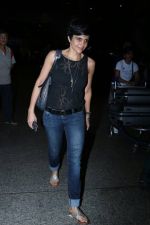 Mandira Bedi at the airport on 10th June 2017 (1)_593bc079def50.jpeg