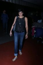 Mandira Bedi at the airport on 10th June 2017 (4)_593bc07bda07a.jpeg