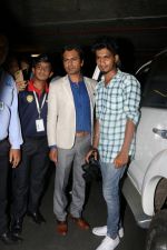 Nawazuddin Siddiqui at the airport on 10th June 2017 (11)_593bc13355c33.jpeg