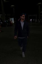 Neil Nitin Mukesh at the Airport on 10th June 2017 (1)_593bceac6a86e.JPG