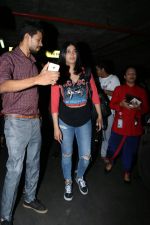 Shruti Haasan at the airport on 10th June 2017 (7)_593bc1c7b4f6f.jpeg