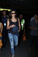 Sushmita Sen at the airport on 10th June 2017 (1)_593bc29662d34.jpeg