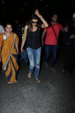 Sushmita Sen at the airport on 10th June 2017 (19)_593bc29ee12c7.jpeg