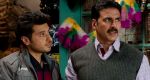 Akshay Kumar, Divyendu Sharma in Toilet Ek Prem Katha Movie Stills (7)_5940b705e7606.jpg