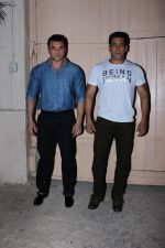 Salman Khan, Sohail Khan spotted at Mehboob on 13th June 2017 (22)_5940a6adedca3.JPG