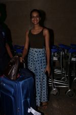 Divya Menon at the Airport on 15th June 2017 (4)_5942c1ebc64d5.JPG