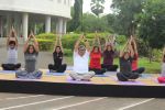 Subhash Ghai doing yoga practice along with his daughter and grandchildren at Whistling Woods International on 15th June 2017 (13)_5942a122edca5.JPG