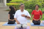 Subhash Ghai doing yoga practice along with his daughter and grandchildren at Whistling Woods International on 15th June 2017 (15)_5942a12474e20.JPG