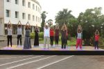 Subhash Ghai doing yoga practice along with his daughter and grandchildren at Whistling Woods International on 15th June 2017 (25)_5942a12a9d84f.JPG