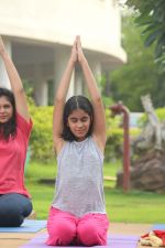 Subhash Ghai doing yoga practice along with his daughter and grandchildren at Whistling Woods International on 15th June 2017 (3)_5942a11c951cb.JPG
