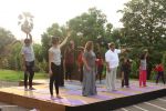Subhash Ghai doing yoga practice along with his daughter and grandchildren at Whistling Woods International on 15th June 2017 (30)_5942a12f2559e.JPG