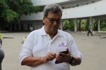 Subhash Ghai doing yoga practice along with his daughter and grandchildren at Whistling Woods International on 15th June 2017 (32)_5942a130a1149.JPG