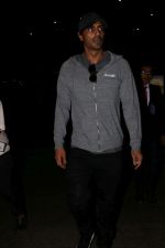 Arjun Rampal Spotted At Airport on 15th June 2017 (6)_59437b868786d.JPG