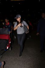 Preity Zinta Spotted At Airport on 15th June 2017 (3)_59437c3578b51.JPG
