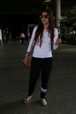 Gauhar Khan Spotted At Airport on 19th June 2017 (2)_5947b67054073.JPG