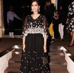 Sonam Kapoor at the Grand Opening Party Of Arth Restaurant on 18th June 2017 (19)_5947a7d66ca61.jpg