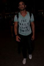 Sushant Singh Rajput at the Airport on 20th June 2017 (3)_59494e8885fd0.JPG