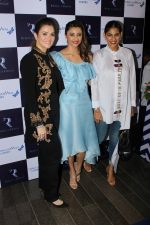 Daisy Shah,Rebecca Dewan at Bahraini Royal Fashion Store on 20th June 2017 (56)_5949efbaf08b9.JPG