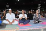 Jackie Shroff, Amruta Fadnavis celebrate World Yoga Day in Mumbai on 21st June 2017 (47)_594a71b79ae9a.JPG