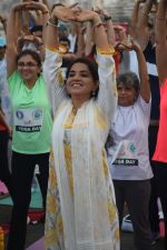Shaina NC at Mass yoga session to mark the 3rd International Yoga Day at Marine Drive on 21st June 2017 (21)_594a1be3ab9b6.JPG