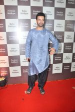 Aamir Ali at Baba Siddique Iftar Party in Mumbai on 24th June 2017 (48)_594f9950c78ee.JPG