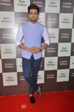 Manish Paul at Baba Siddique Iftar Party in Mumbai on 24th June 2017 (163)_594f9bc5a93bb.JPG