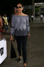 Mira Rajput Spotted At Airport on 24th June 2017 (5)_594f240e865bd.JPG