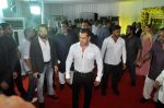 Salman Khan at Baba Siddique Iftar Party in Mumbai on 24th June 2017 (163)_594f9ddf516e1.JPG