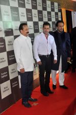 Salman Khan at Baba Siddique Iftar Party in Mumbai on 24th June 2017 (231)_594f9dfee6bb2.JPG