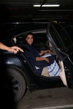 Neha Dhupia spotted at the airport on 27th June 2017 (8)_59531b0136a4b.JPG
