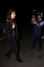 Raveena Tandon Spotted At Airport on 30th June 2017 (13)_595711e4651a8.JPG