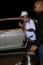 Sunny Leone Spotted At Airport on 1st July 2017 (2)_595855e3af0cc.JPG