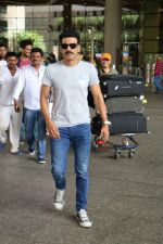 Manoj Bajpayee Spotted At Airport on 3rd July 2017 (2)_595a442446c8e.JPG