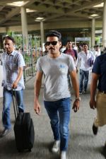 Manoj Bajpayee Spotted At Airport on 3rd July 2017 (7)_595a44289df72.JPG