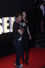 Shah Rukh Khan, Anushka Sharma at The Preview Of Song Beech Beech Mein From Jab Harry Met Sejal on 3rd July 2017 (31)_595b0c8d070ff.JPG