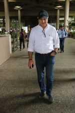 Anupam Kher Spotted At Airport on 5th July 2017 (7)_595cbfc71e25f.JPG