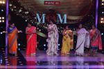 Sridevi on the sets of Sa Re Ga Ma Pa For Promoting Film Mom on 5th July 2017 (37)_595da73374158.JPG
