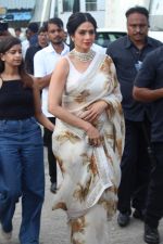 Sridevi on the sets of Sa Re Ga Ma Pa For Promoting Film Mom on 5th July 2017 (55)_595da7506d5c4.JPG