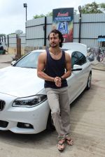 Tiger Shroff Spotted At Technical Rehearsals For Main Hoon Michael Concert on 6th July 2017 (21)_595e3c64969a4.JPG