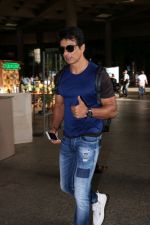 Sonu Sood Spotted At Airport on 8th July 2017 (1)_5960d33ec9b6c.JPG